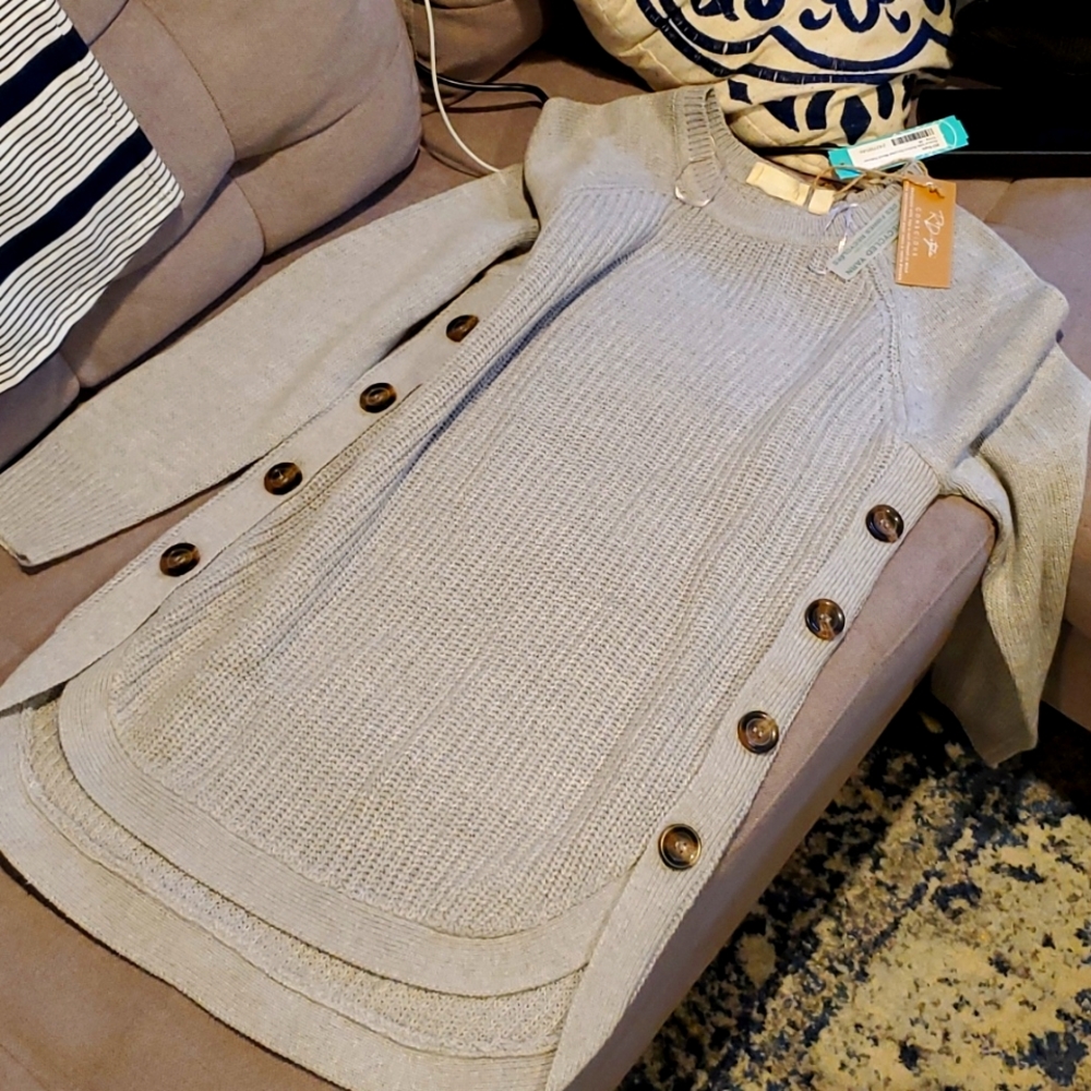 Long gray sweater with button details